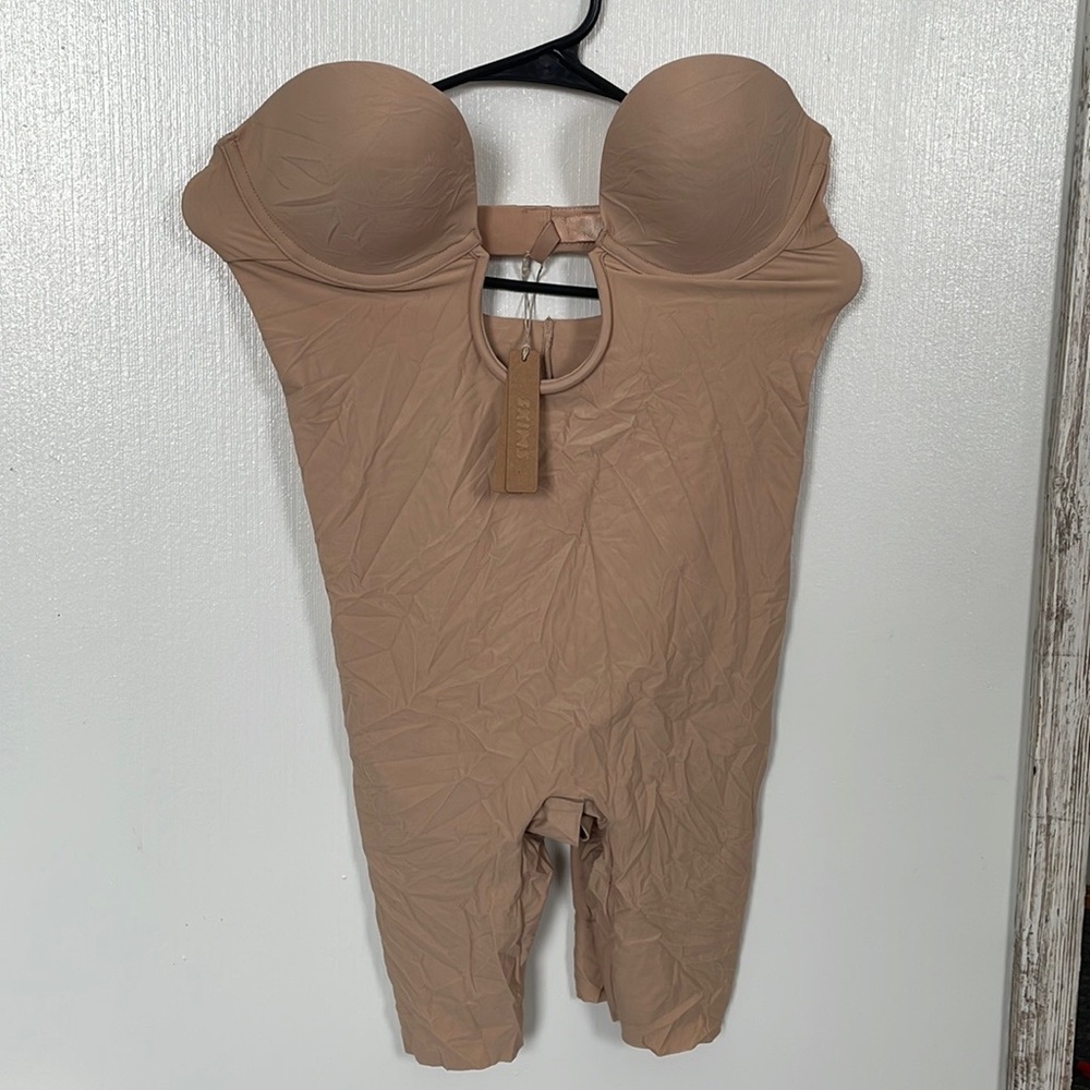 SKIMS DEEP PLUNGE MID THIGH BODYSUIT SIZE LARGE